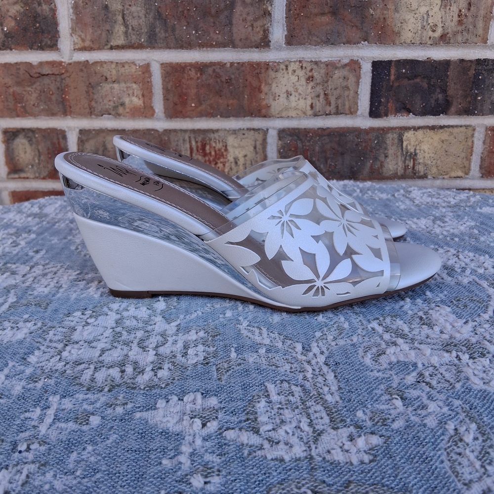 Impo Memory Foam Floral Cutout Wedge Sandals SZ 6M Chic Classic Comfort Slides - Picture 6 of 16
